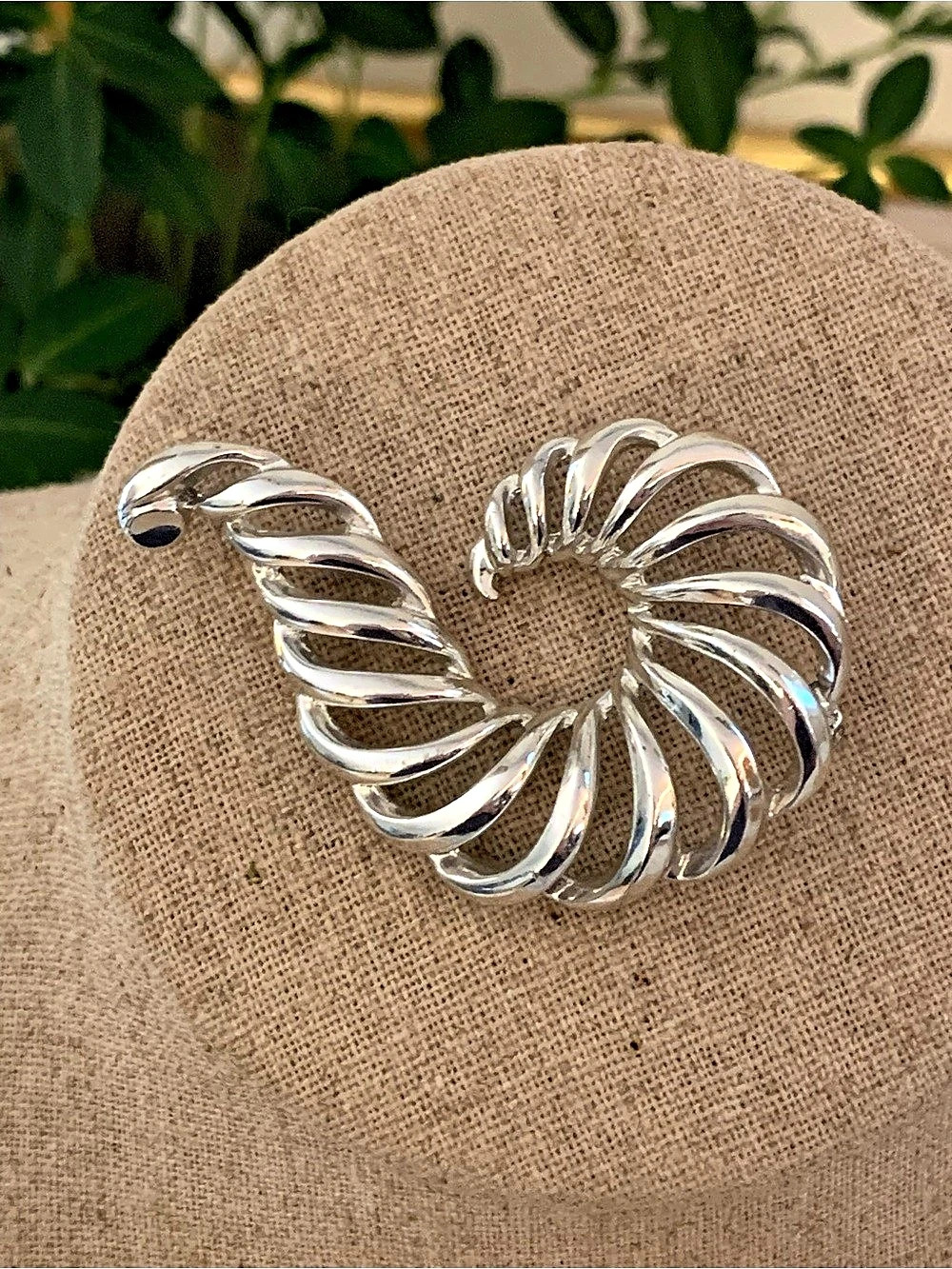 Vintage Lisner Silver Tone Openwork Spiral Shell Cornucopia Brooch Pin